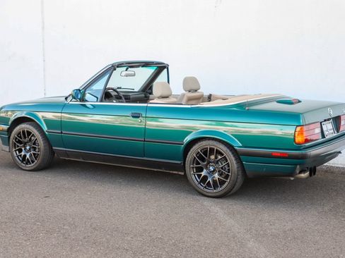 Used 1992 BMW 325i Convertible RWD image 40