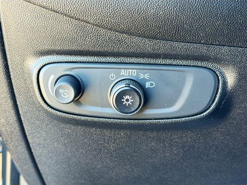 Used 2019 Chevrolet Equinox LT w/ Sun & Navigation Package image 34