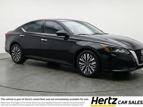 Used 2025 Nissan Altima 2.5 SV image 1