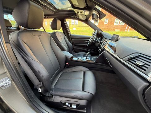 Used 2017 BMW 330e image 25