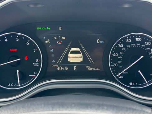 Used 2019 Toyota Avalon Limited image 22