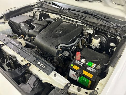 Used 2017 Toyota Tacoma TRD Sport w/ Premium & Technology Package image 12