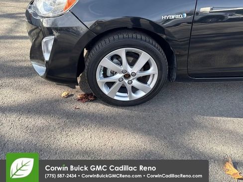 Used 2015 Toyota Prius C Four image 28