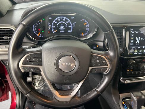 Used 2022 Jeep Grand Cherokee Laredo X image 11