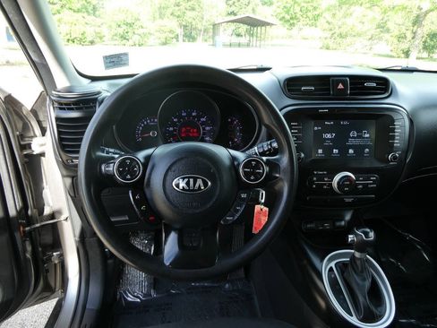 Used 2019 Kia Soul + FWD image 11