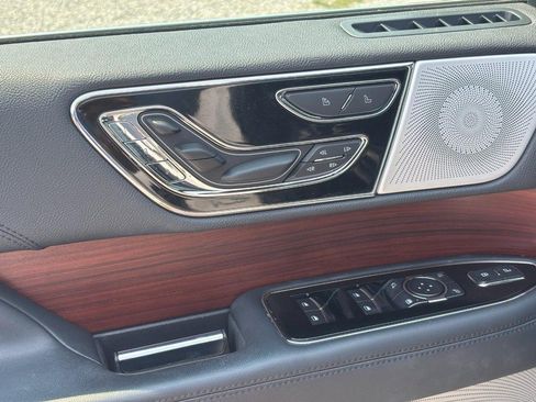 Used 2022 Lincoln Navigator Reserve AWD/4WD image 19