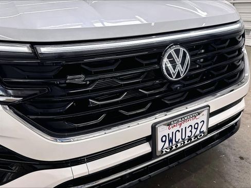 Certified 2026 Volkswagen Atlas SEL Premium R-Line AWD/4WD image 34