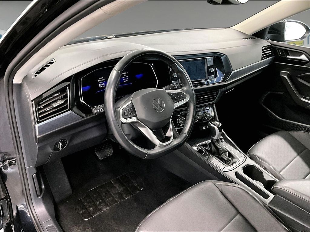 Used 2024 Volkswagen Jetta SE FWD image 8