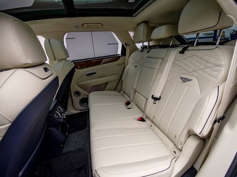 New 2025 Bentley Bentayga image 21
