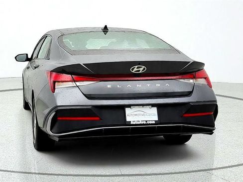 Used 2025 Hyundai Elantra SE FWD image 6