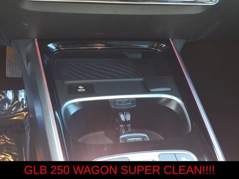 Used 2025 Mercedes-Benz GLB 250 4MATIC image 21