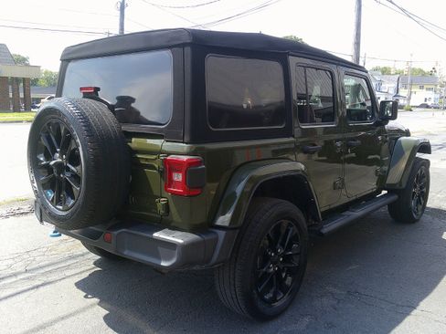 Used 2022 Jeep Wrangler Sahara image 5