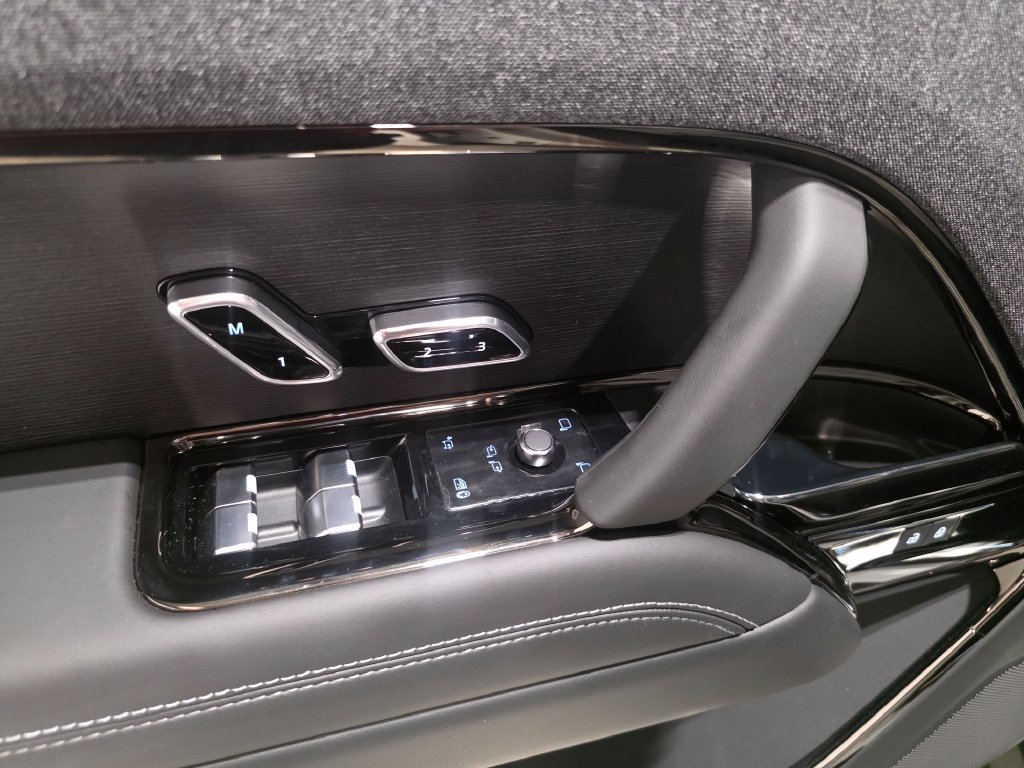 New 2027 Land Rover Range Rover Sport Battersea AWD/4WD image 21