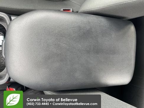 Used 2025 Toyota RAV4 XLE AWD/4WD image 15