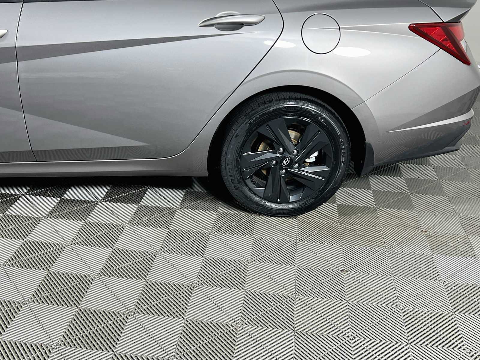 Certified 2023 Hyundai Elantra SEL FWD image 28