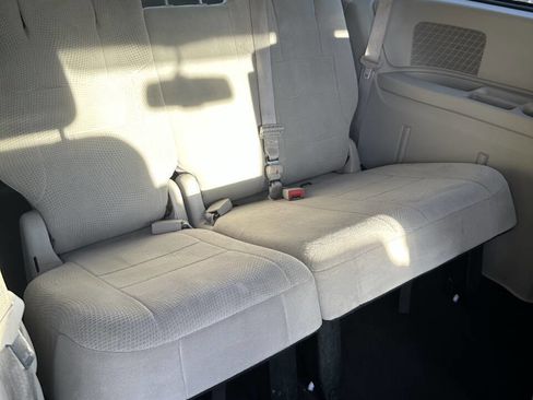 Used 2013 Chrysler Town & Country Touring image 21