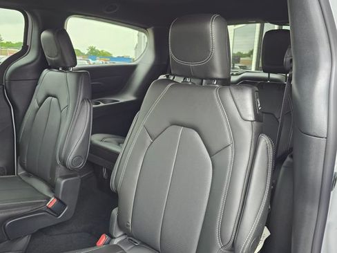 New 2027 Chrysler Pacifica LX FWD image 30