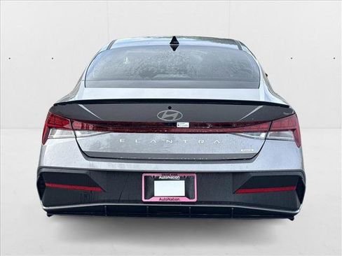 New 2025 Hyundai Elantra SEL image 8