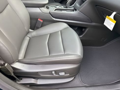 New 2025 Cadillac XT6 Luxury image 12