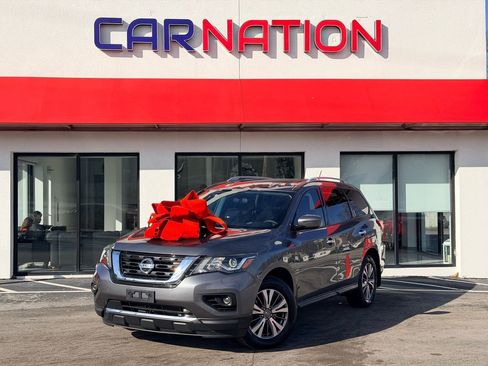 Used 2018 Nissan Pathfinder S image 2