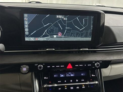 Used 2022 Kia Carnival EX image 20