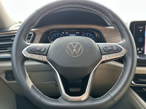 Used 2025 Volkswagen Atlas SE AWD/4WD image 20