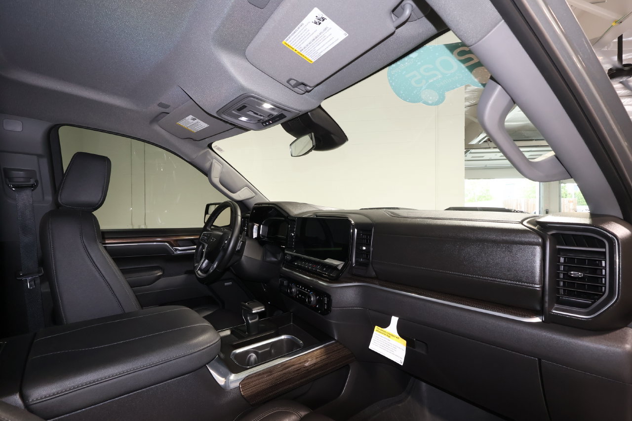 Used 2025 Chevrolet Silverado 1500 LT Trail Boss w/ Convenience Package II AWD/4WD image 28
