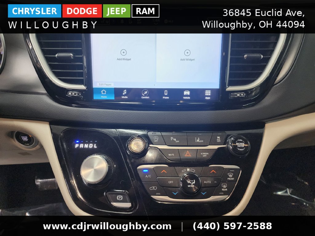 Used 2024 Chrysler Pacifica Touring-L FWD image 20