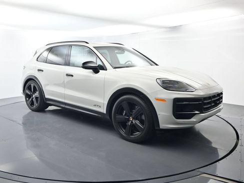 Certified 2026 Porsche Cayenne GTS AWD/4WD image 17