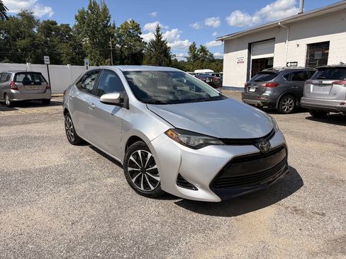 Used 2018 Toyota Corolla LE FWD image 4