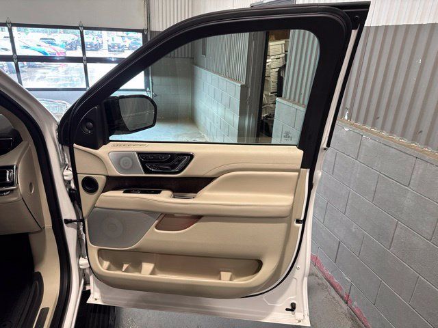 Used 2019 Lincoln Navigator Reserve w/ Cargo Package AWD/4WD image 20