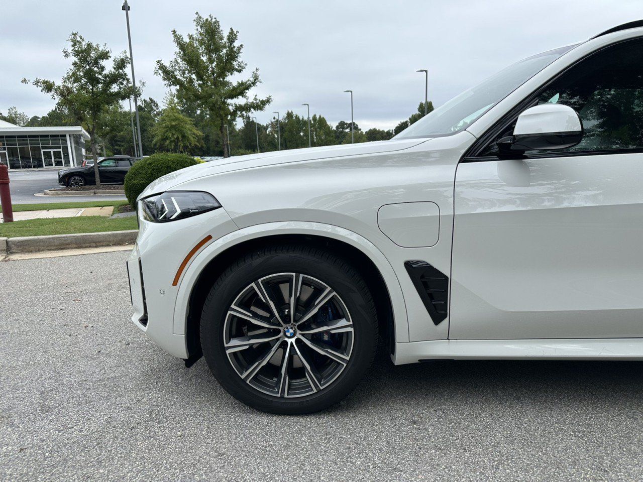 Used 2026 BMW X5 xDrive50e w/ M Sport Package AWD/4WD image 7