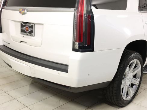 Used 2020 Cadillac Escalade Luxury AWD/4WD image 46