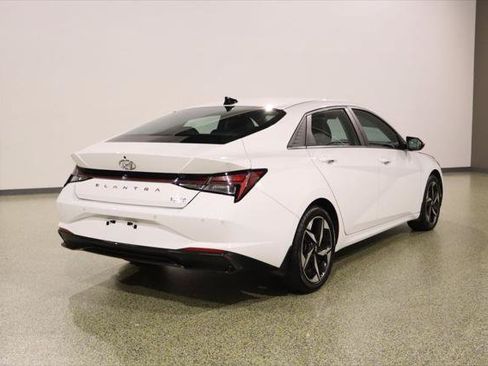Used 2022 Hyundai Elantra Limited FWD image 10
