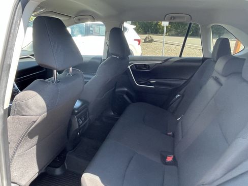 Used 2021 Toyota RAV4 LE AWD/4WD image 15