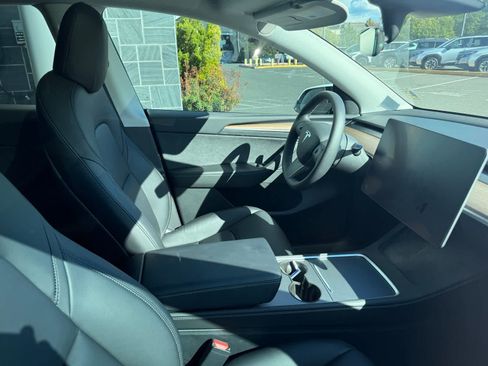 Used 2023 Tesla Model Y Long Range AWD/4WD image 5