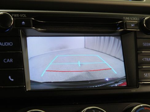 Used 2018 Toyota RAV4 LE image 12