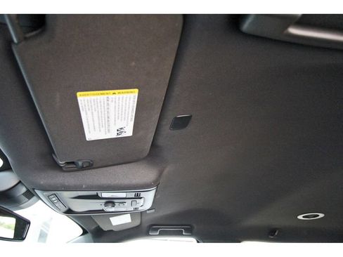 Used 2024 GMC Yukon SLT AWD/4WD image 24
