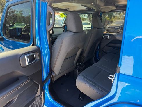 Used 2025 Jeep Wrangler Sahara image 26