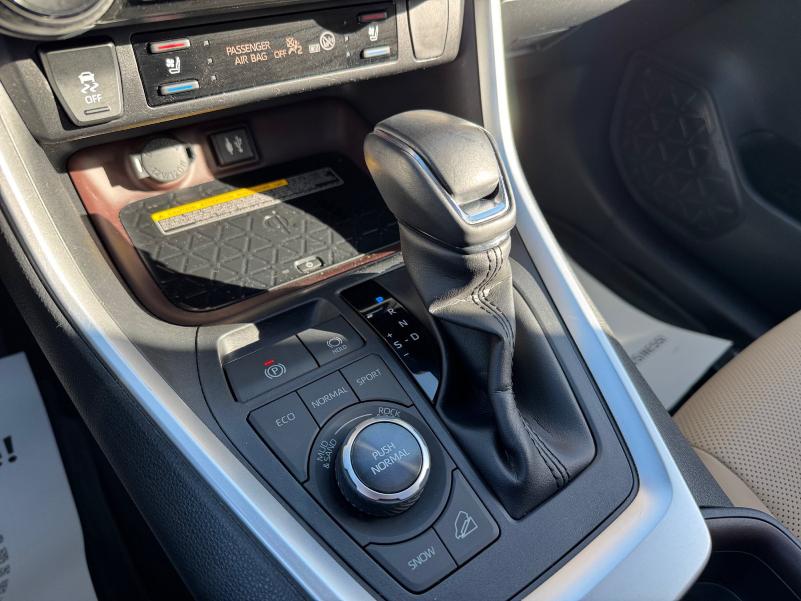 Used 2019 Toyota RAV4 Limited w/ Advanced Technology Package AWD/4WD image 8