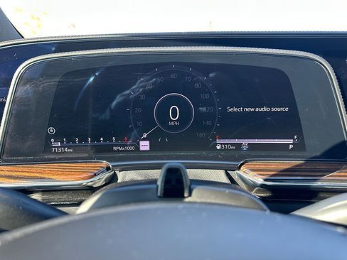 Used 2023 Cadillac Escalade ESV Premium Luxury image 22