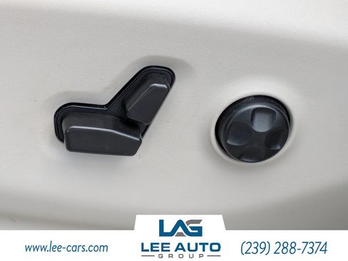 Used 2021 Chrysler Pacifica Touring-L FWD image 18
