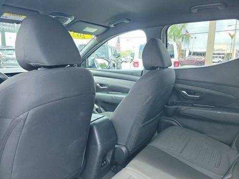 Used 2025 Hyundai Santa Cruz SE FWD image 12