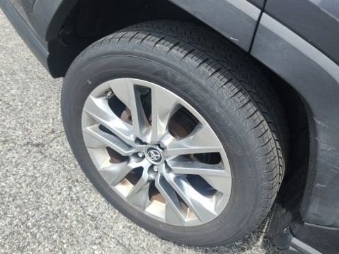 Used 2019 Toyota RAV4 XLE Premium w/ Cold Weather Package AWD/4WD image 11