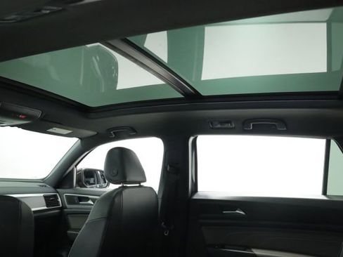 Used 2022 Volkswagen Atlas Cross Sport SEL image 33