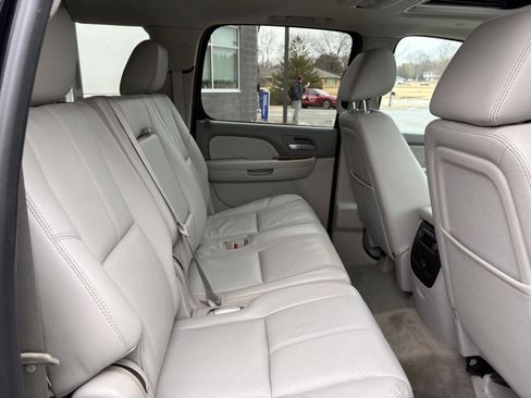 Used 2014 GMC Yukon XL SLT w/ SLT Chrome Package image 23