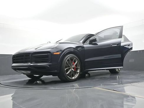 Certified 2023 Porsche Cayenne GTS AWD/4WD image 31