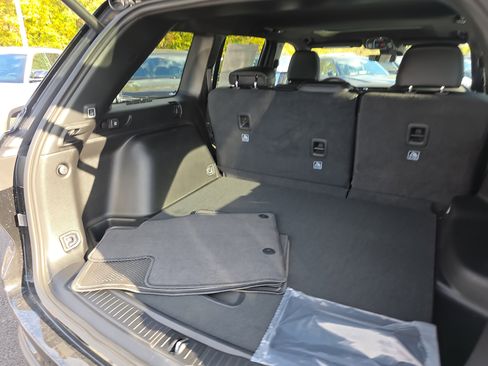 New 2025 Jeep Grand Cherokee Altitude w/ Trailer Tow Package image 34