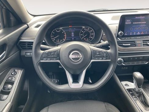 Used 2024 Nissan Altima 2.5 SV FWD image 12