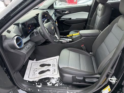 New 2026 Chevrolet Trax LT w/ Driver Confidence Package image 12